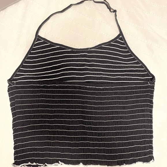 Guess halter top - Picture 4 of 4